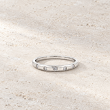 ANILLO ALIANZA CON DIAMANTES EMBUTIDOS