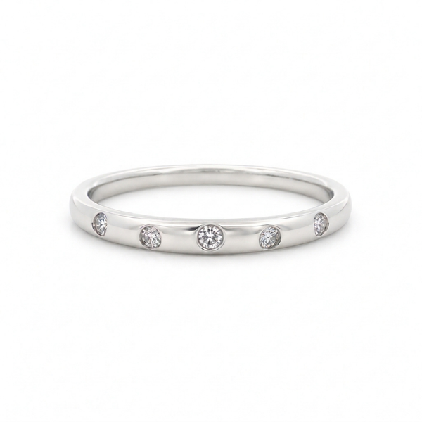 ANILLO ALIANZA CON DIAMANTES EMBUTIDOS