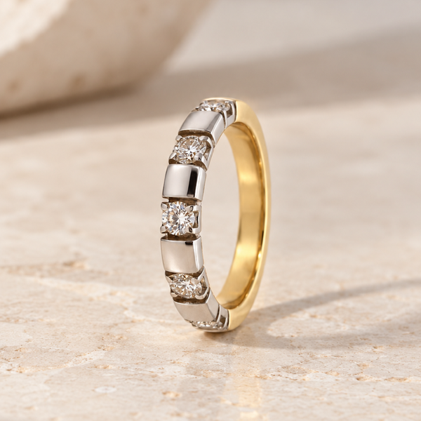 TWO-TONE RING WITH BRILLIANT-CUT DIAMONDS