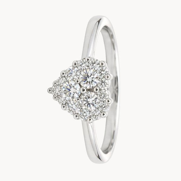 ANILLO DIAMANTES EN FORMA DE CORAZON