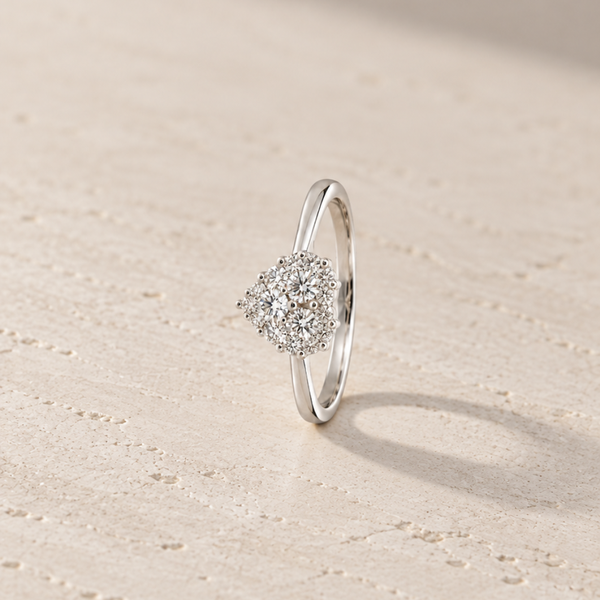 ANILLO DIAMANTES EN FORMA DE CORAZON