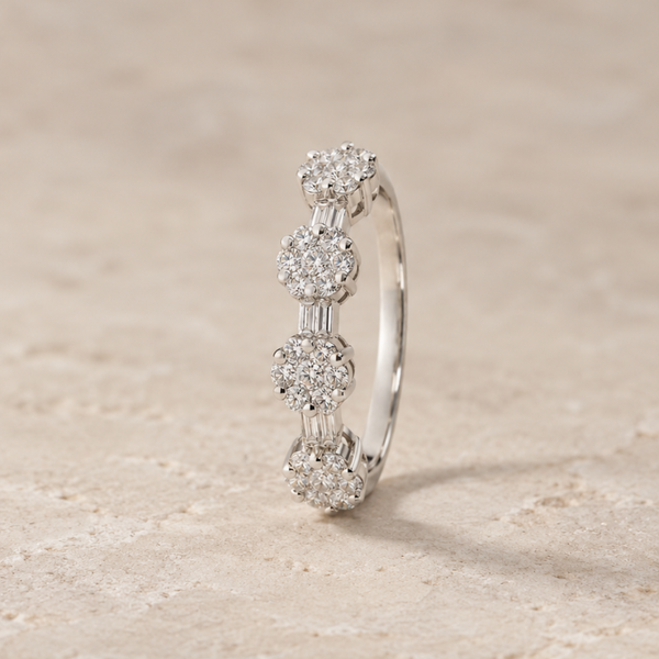 ANILLO CUATRO FLORES EN DIAMANTES BRILLANTES Y BAGUETTES