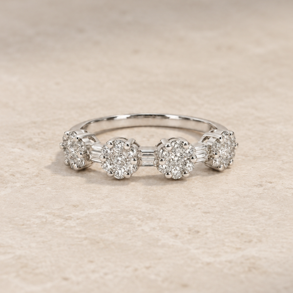 ANILLO CUATRO FLORES EN DIAMANTES BRILLANTES Y BAGUETTES