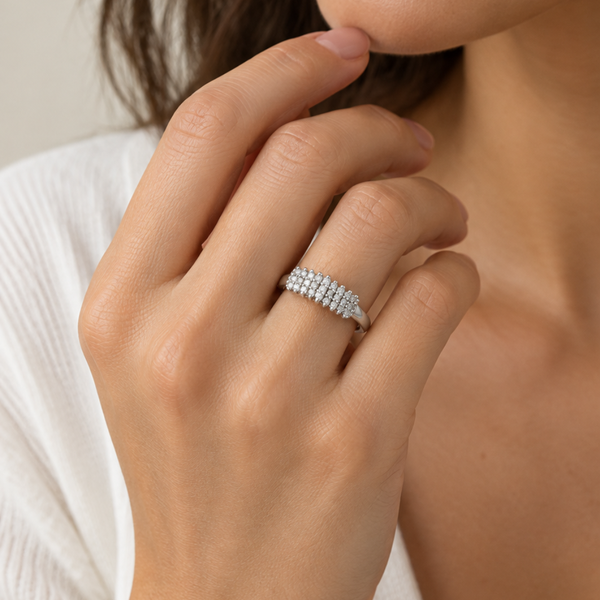 ANILLO BANDA DE DIAMANTES EN PAVE