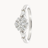 ANILLO ROSETON DE DIAMANTES CON TRAPECIO