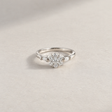 ANILLO ROSETON DE DIAMANTES CON TRAPECIO