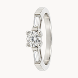ANILLO DIAMANTE CENTRAL Y BAGUETTES