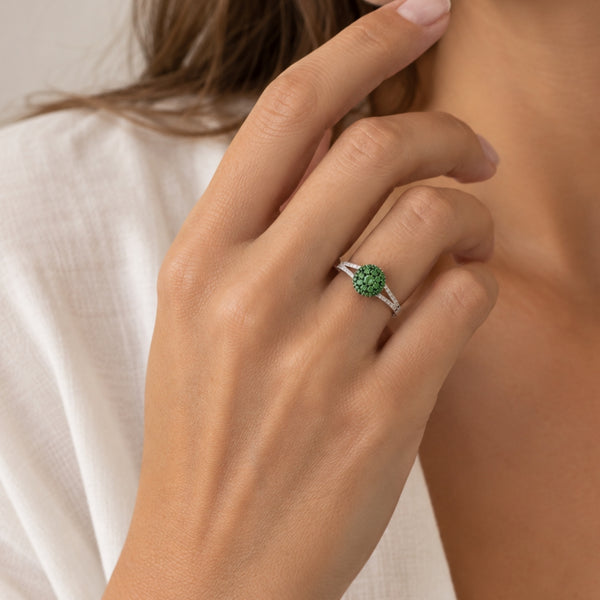ANILLO CIRCULO CON GRANATES TSAVORITAS Y DIAMANTES