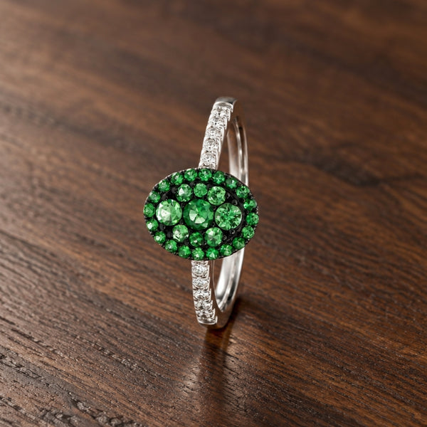 ANILLO OVAL CON GRANATES TSAVORITAS Y DIAMANTES