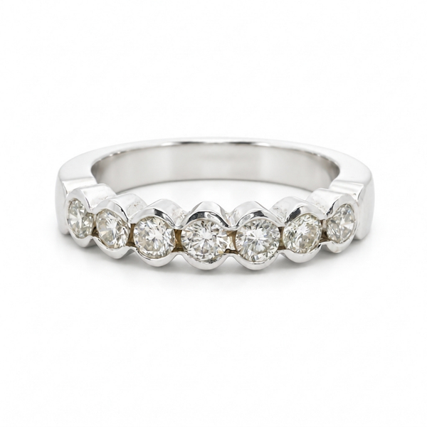 ANILLO MEDIA ALIANZA CON DIAMANTES EN CHATON
