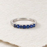ANILLO CON ZAFIROS Y DIAMANTES LATERALES