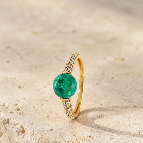 ANILLO CUARZO VERDE TALLA CABUJON CON DIAMANTES