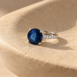 ANILLO ZAFIRO XL CON DIAMANTES A LOS LADOS