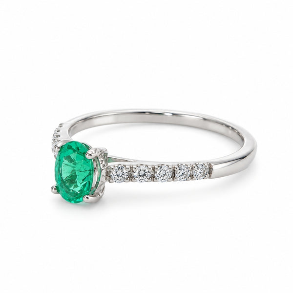 EMERALD RING WITH DIAMOND SHOULDERS