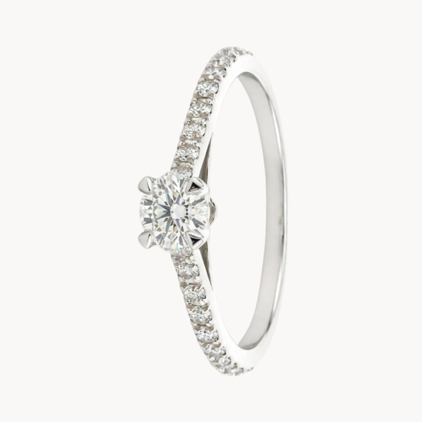 SOLITAIRE DIAMOND RING WITH PAVÉ BAND