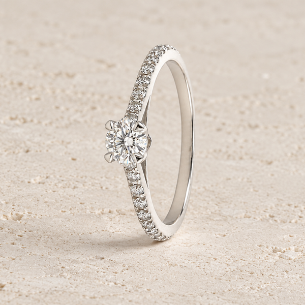 SOLITAIRE DIAMOND RING WITH PAVÉ BAND