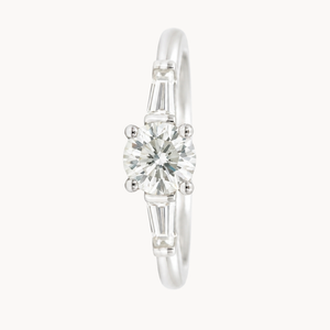ANILLO DIAMANTE CENTRAL Y TRAPECIO