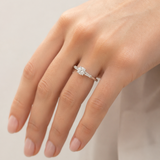 ANILLO DIAMANTE CENTRAL Y BAGUETTES TAYPER
