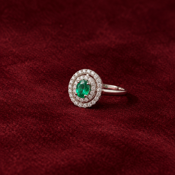 ANEL DE ESMERALDA OVAL COM ARO DUPLO DE DIAMANTES
