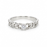 LINK RING WITH DIAMONDS AND CENTER DIAMOND
