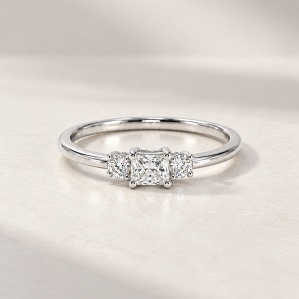 ANEL RADIANTE COM DIAMANTES BRILHANTES