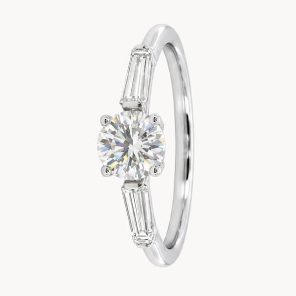 ANILLO DIAMANTE CENTRAL Y TRAPECIO II