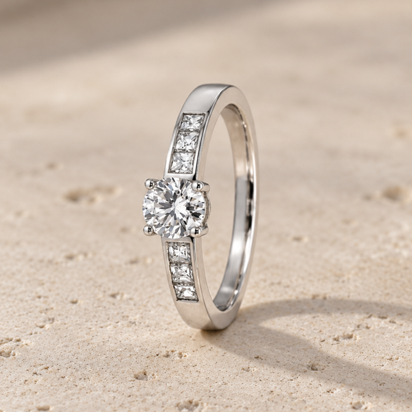 ANILLO DIAMANTE CENTRAL BRILLANTE Y PRINCESAS