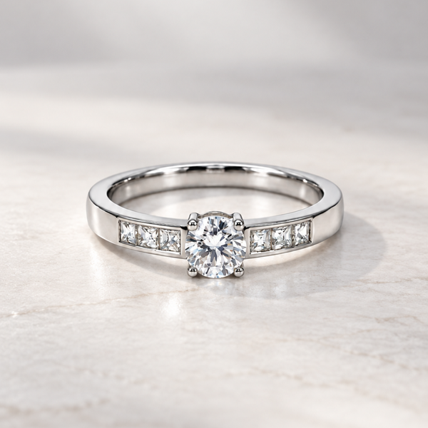 ANILLO DIAMANTE CENTRAL BRILLANTE Y PRINCESAS
