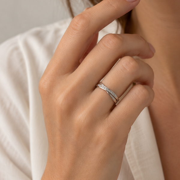 ANILLO CRUZADO DIAMANTES ENGASTE CARRIL