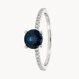 ANEL DE SAFIRA SOLITÁRIO COM DIAMANTES LATERAIS