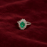 ANILLO HALO DOBLE DE DIAMANTES CON ESMERALDA