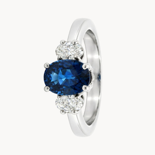 ANILLO TRILOGY ZAFIRO Y DIAMANTES OVALADOS