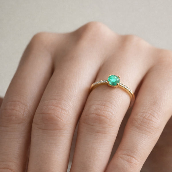 ANILLO ESMERALDA Y DIAMANTES KENNA