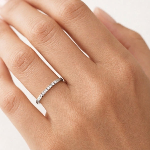 ANILLO MEDIA ALIANZA CON DIAMANTES 0.18 QUILATES FAYZA