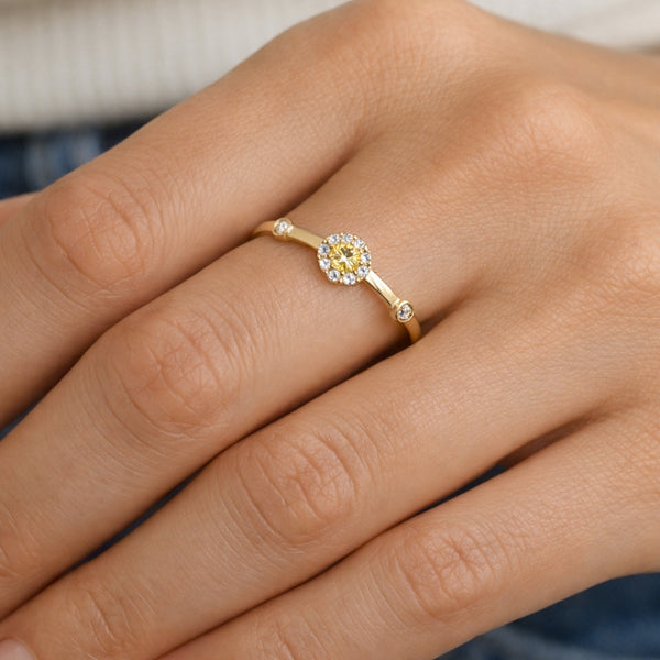 ANEL COM DIAMANTES TRACEE