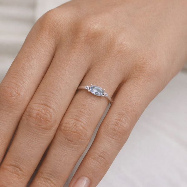 ANEL DE ÁGUA-MARINHA E DIAMANTES DAFNA