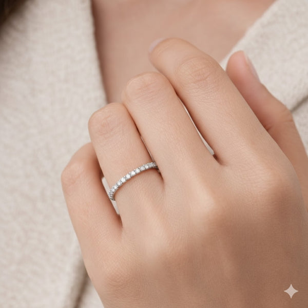 ANILLO MEDIA ALIANZA CON DIAMANTES 0.10 QUILATES FABIOLA