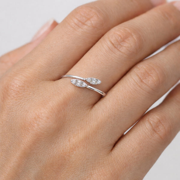 ANILLO ABIERTO CON DIAMANTES CORINE