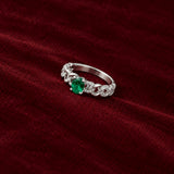ANILLO ESLABONES CON ESMERALDA Y DIAMANTES EN PAVE