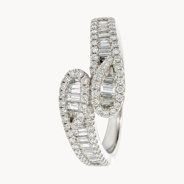 CROSSOVER RING WITH BAGUETTE AND PRINCESS-CUT DIAMONDS