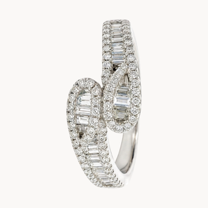 CROSSOVER RING WITH BAGUETTE AND PRINCESS-CUT DIAMONDS