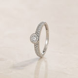 ANILLO DIAMANTE EN BISEL CON PAVE