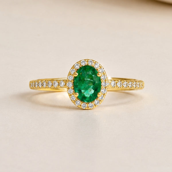 ANILLO ESMERALDA OVAL CON ORLA DE DIAMANTES