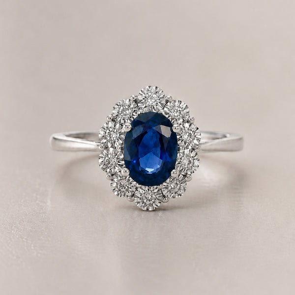 ANILLO ROSETON OVAL ZAFIRO Y DIAMANTES CON ENGASTE ILUSION