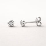 PENDIENTES CON DIAMANTE CHATON 0.10 QUILATES PUNTO DE LUZ