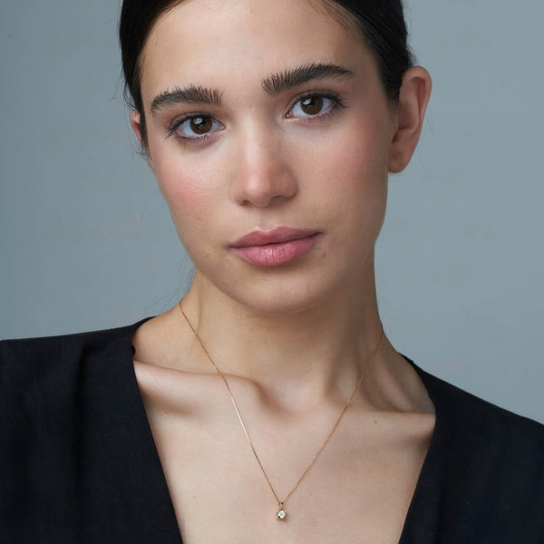 COLGANTE CON DIAMANTE GARRAS 0.30 QUILATES PUNTO DE LUZ CERTIFICADO IGI