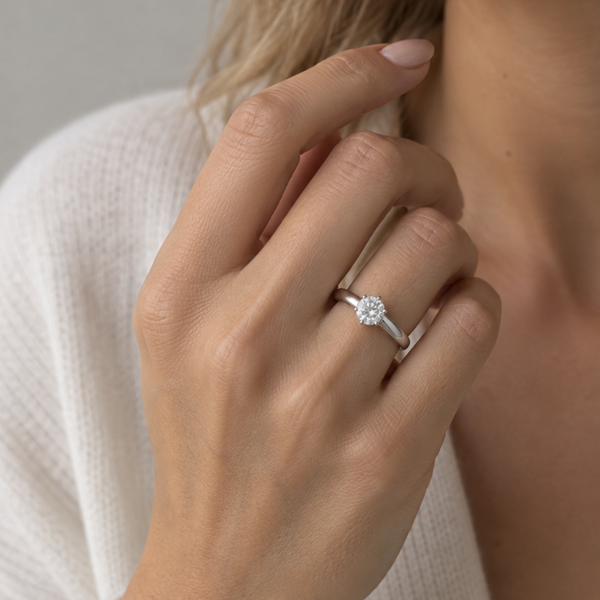 ANILLO SOLITARIO CON MONTURA GRUESA