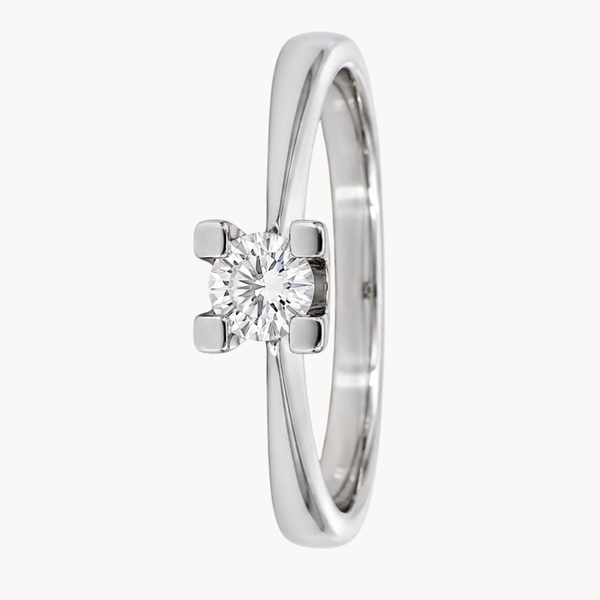 SOLITAIRE DIAMOND RING WITH SQUARE PRONGS