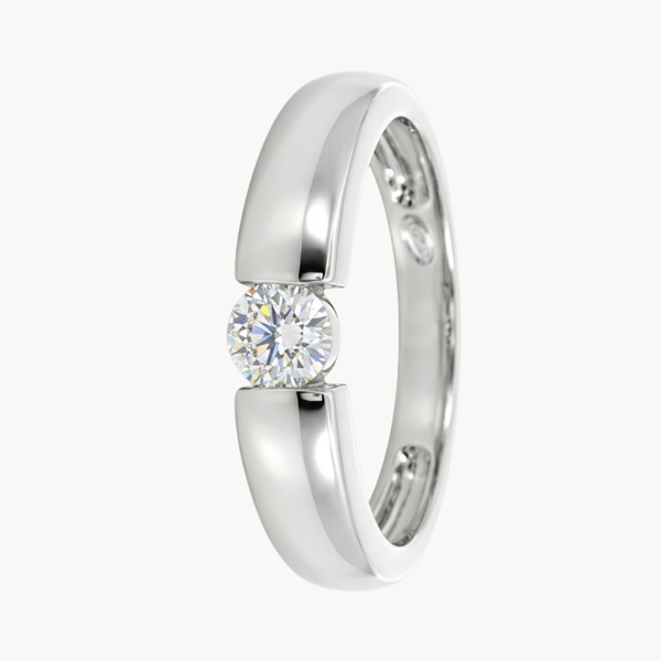 ANEL SOLITÁRIO DE DIAMANTE EM TENSÃO