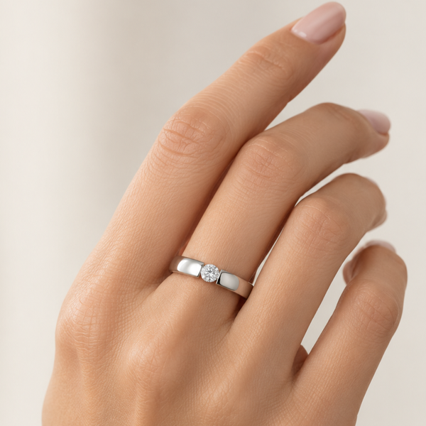 ANEL SOLITÁRIO DE DIAMANTE EM TENSÃO